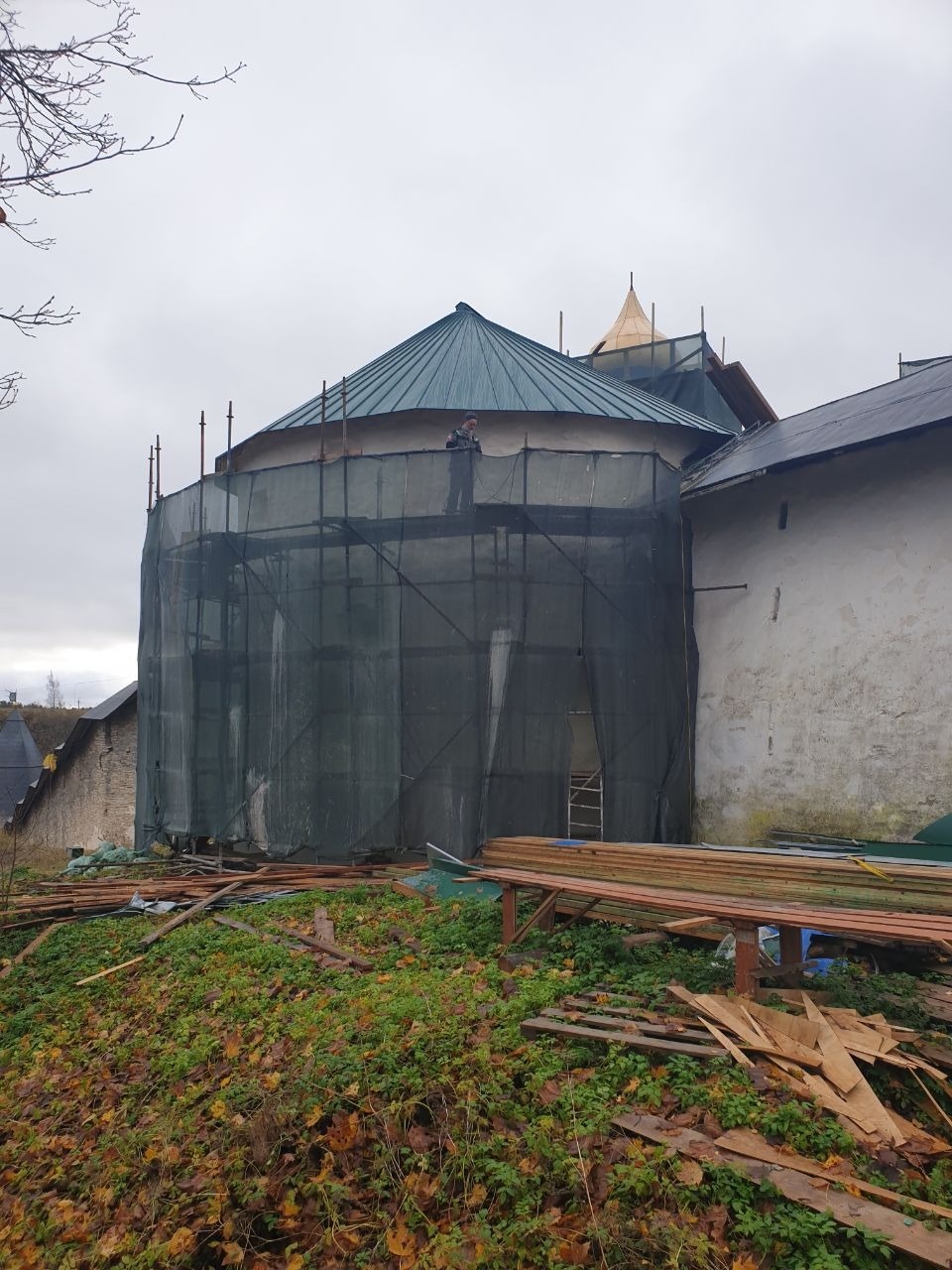 С главы храма Николы Вратаря в Печорах демонтировали крест