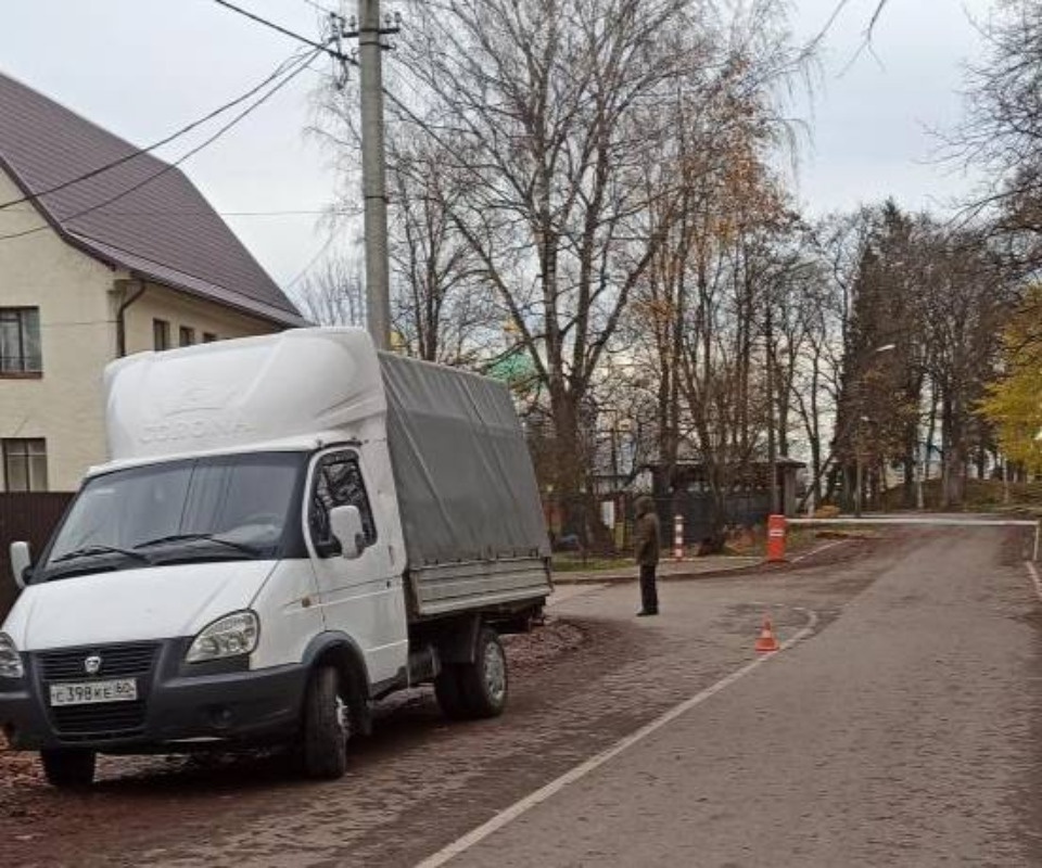 Водитель сбил пожилую женщину в Печорах Водитель сбил пожилую женщину в Печорах