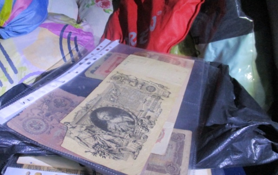  Псковские таможенники пресекли вывоз старинных купюр из России 