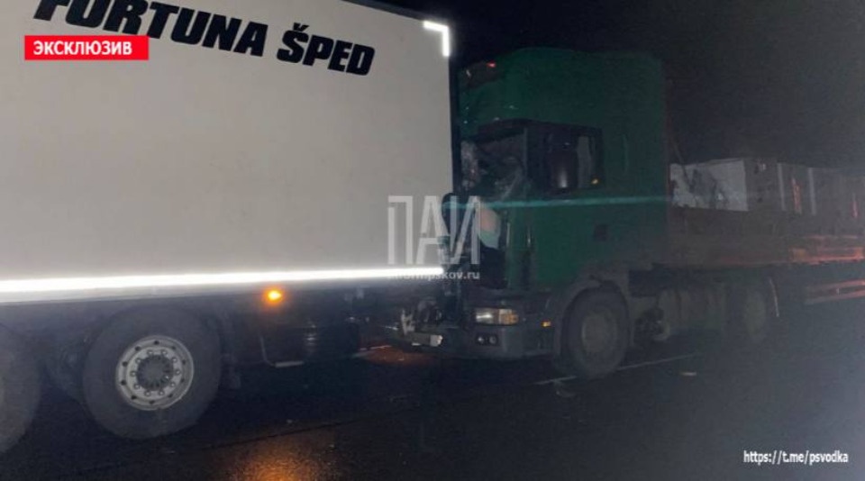 Водителя фуры сбили насмерть в Струго-Красненском районе Водителя фуры сбили насмерть в Струго-Красненском районе