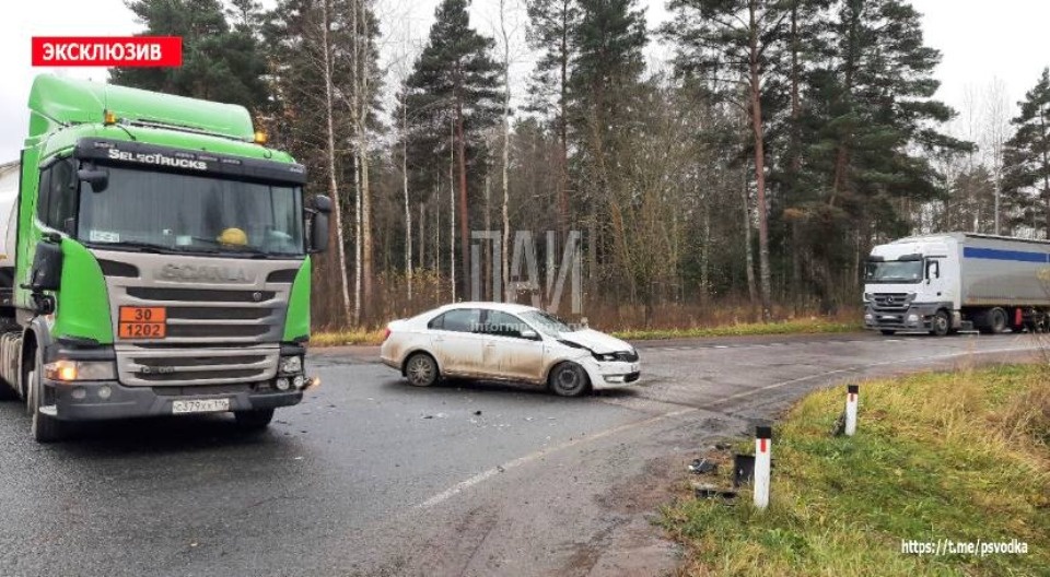 Женщину госпитализировали после тройного ДТП в Опочецком районе Женщину госпитализировали после тройного ДТП в Опочецком районе