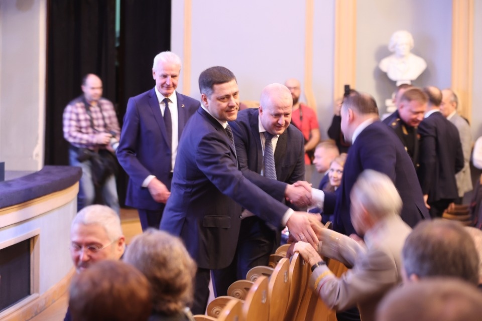 Озаглавили Озаглавили