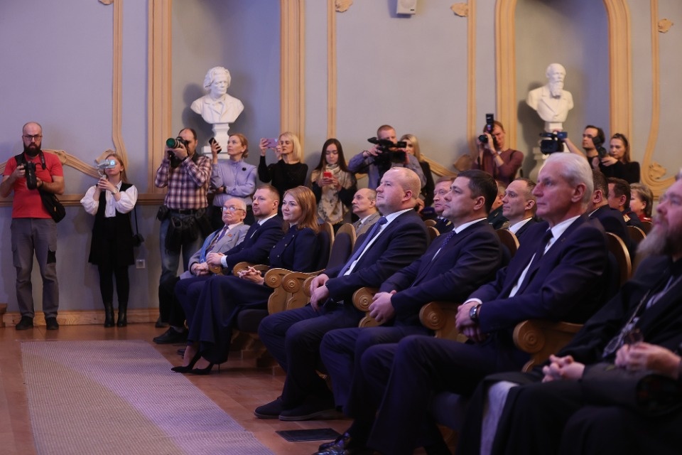 Озаглавили Озаглавили