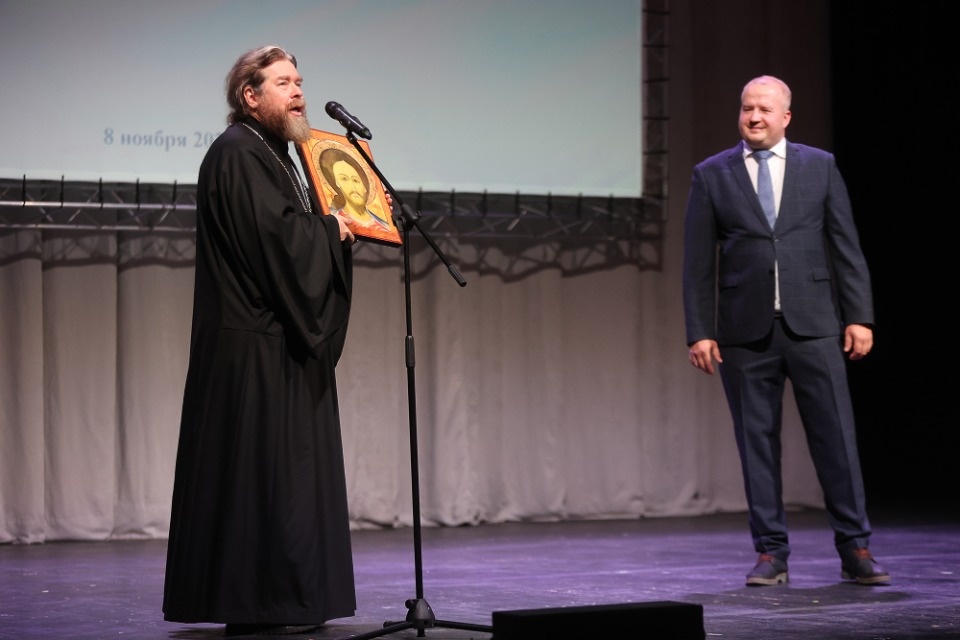 Озаглавили Озаглавили