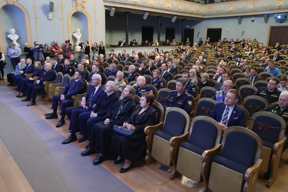 Озаглавили Озаглавили