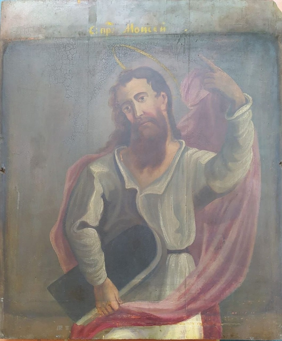 Реставраторы из Санкт-Петербурга восстанавливают иконы церкви Святой Варвары в Печорах