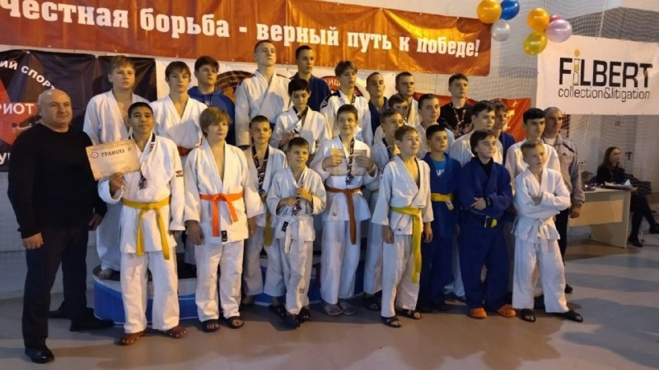 Псковские дзюдоисты привезли 15 медалей с межрегионального турнира