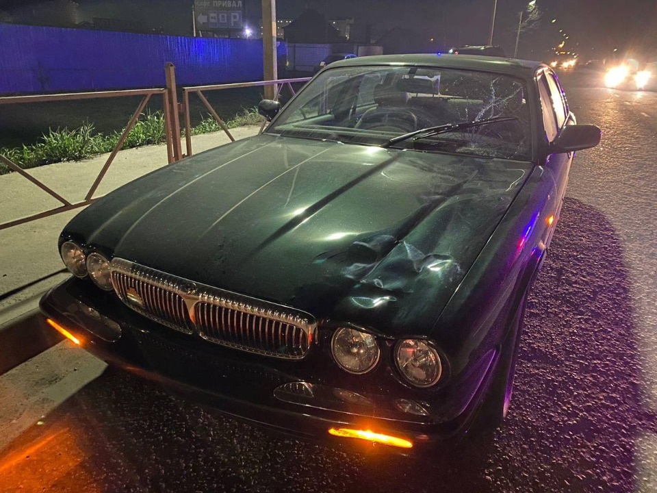 Сбитой в Великих Луках женщине потребовалась госпитализация в реанимацию Сбитой в Великих Луках женщине потребовалась госпитализация в реанимацию