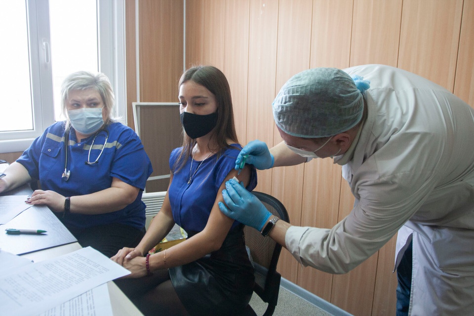 Около 30% человек привились от гриппа в Псковской области Около 30% человек привились от гриппа в Псковской области