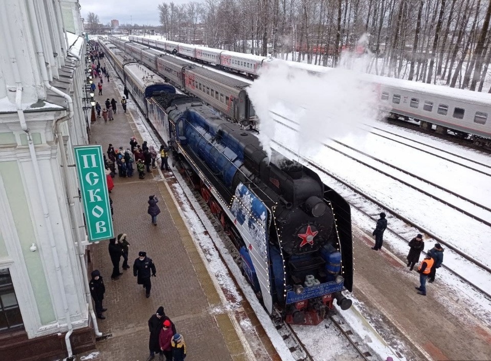 За несколько минут псковичи полностью раскупили билеты на поезд Деда Мороза