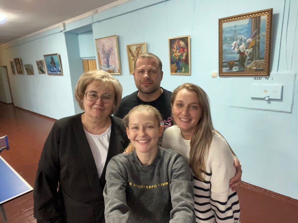 Юлия Пересильд посетила родную школу №24 в Пскове со своими одноклассниками Юлия Пересильд посетила родную школу №24 в Пскове со своими одноклассниками