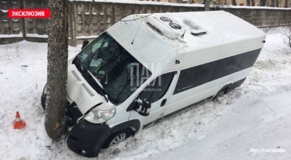 Пожилая пассажирка пострадала в результате ДТП в Пскове Пожилая пассажирка пострадала в результате ДТП в Пскове