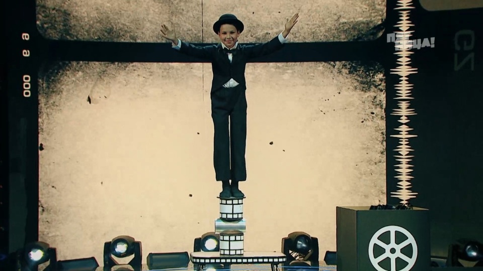 Звездные гости не смогли отгадать талант юного псковича в шоу «Вундеркинды» на канале «Пятница»