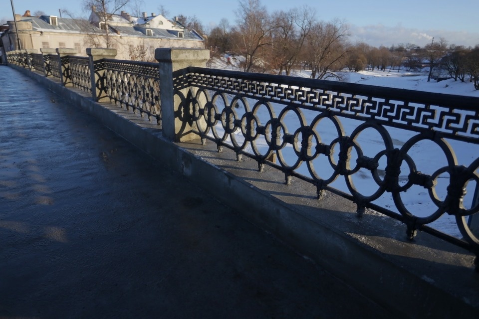 И пошли и поехали