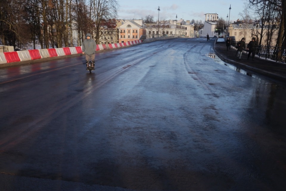 И пошли и поехали