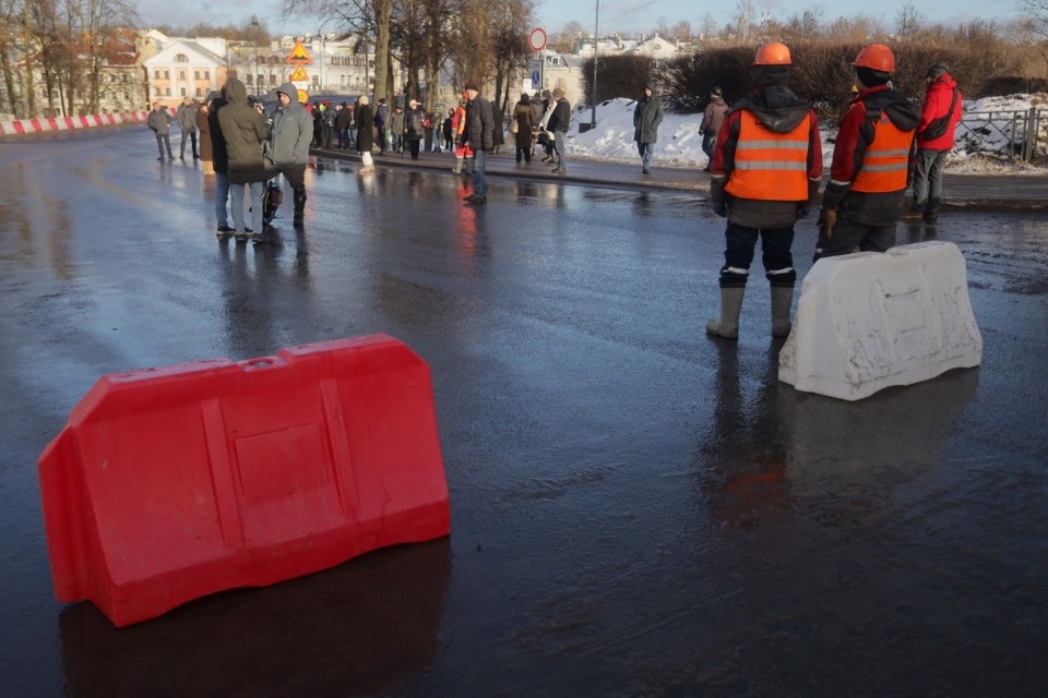 И пошли и поехали