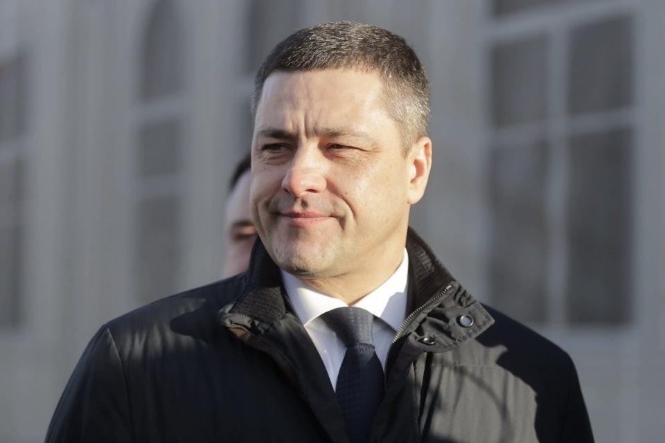 И пошли и поехали