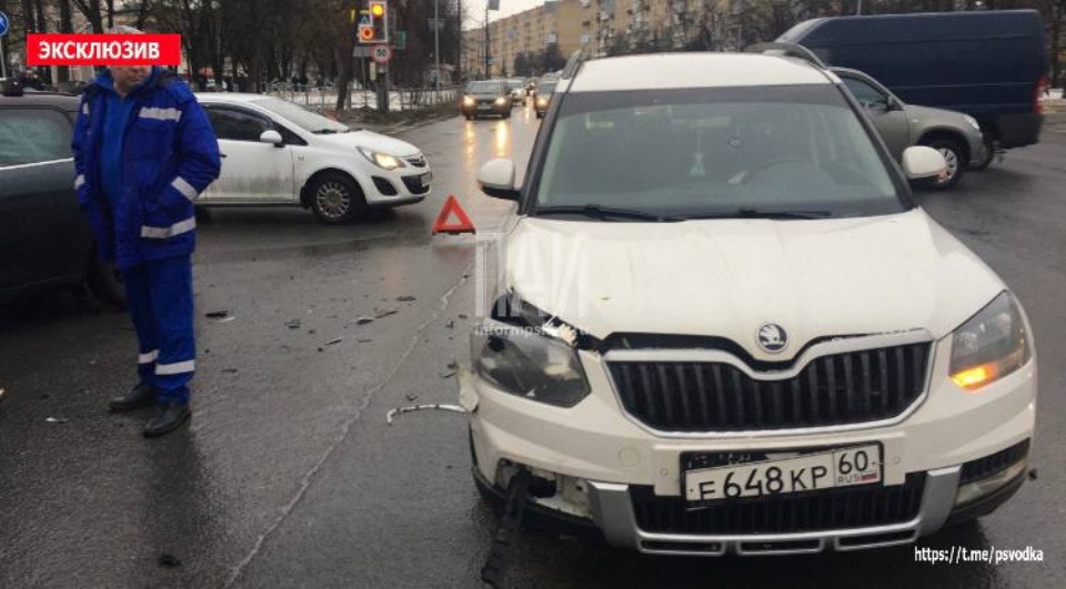 Тройное ДТП произошло в Пскове 