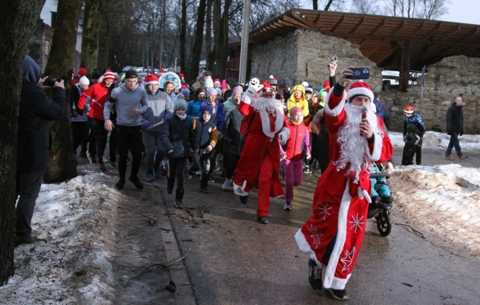 Традиционный новогодний забег состоялся в Пскове