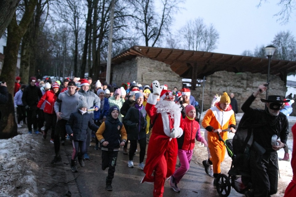 Традиционный новогодний забег состоялся в Пскове