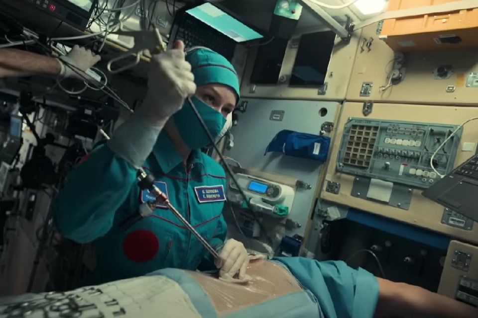 Вышел трейлер снятого в космосе фильма «Вызов» с Юлией Пересильд