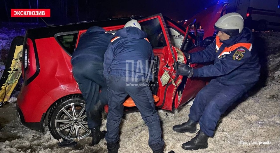 Шесть человек пришлось госпитализировать в результате ДТП в Псковском районе