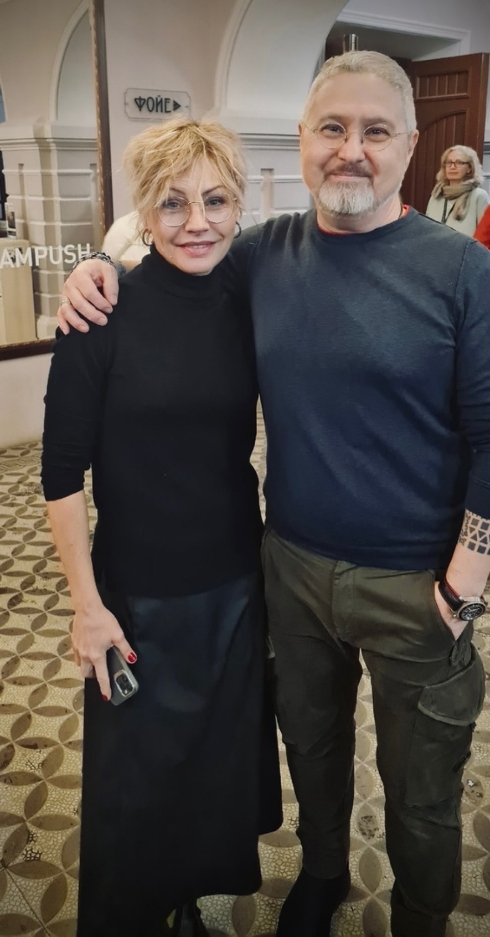 Актриса Алена Бабенко посмотрела «Зойкину квартиру» в Псковском театре