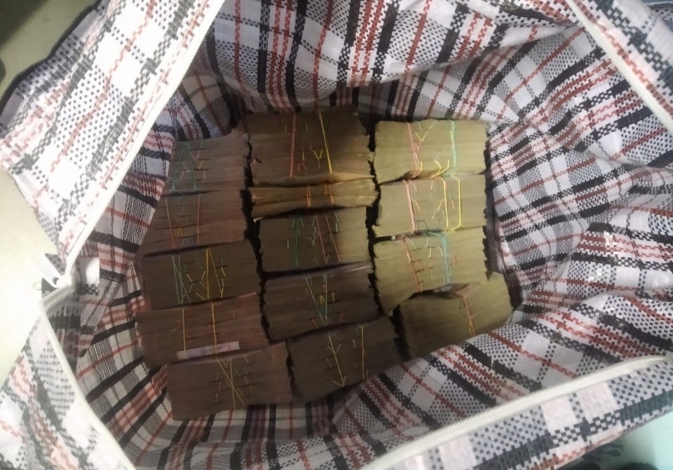 Около девяти килограммов гривен пыталась вывезти украинская семья через госграницу в Псковской области