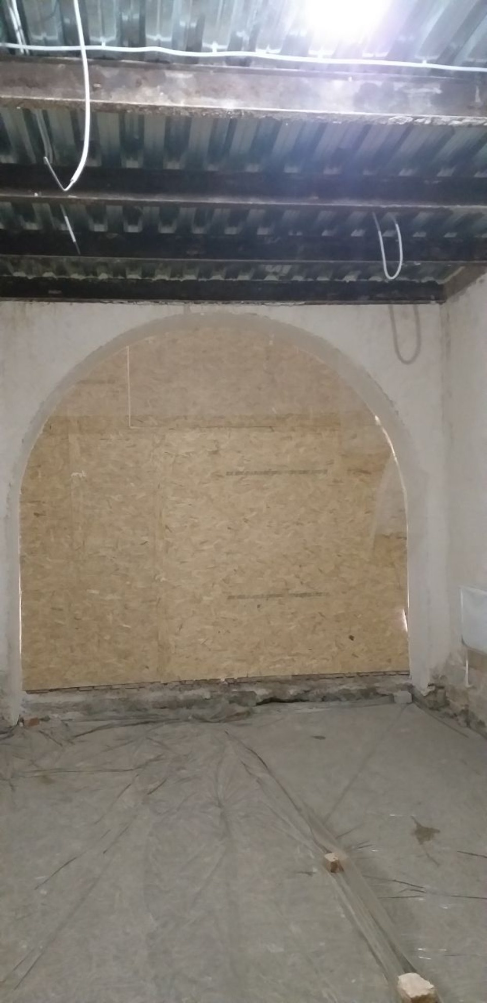 Сквозной проезд XX века отреставрировали в Надвратном корпусе в Пскове