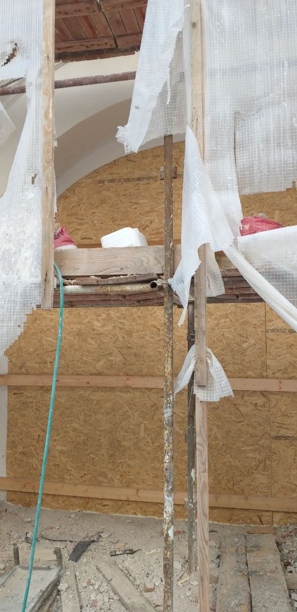 Сквозной проезд XX века отреставрировали в Надвратном корпусе в Пскове