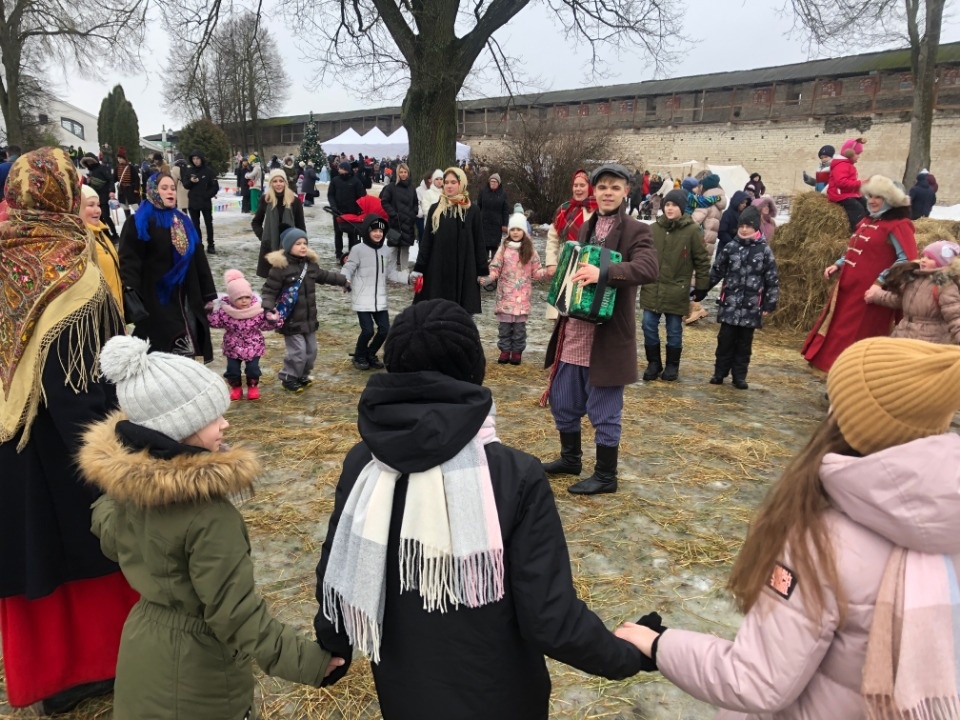 Рождественскую елку проводят для детей в Псковском кремле
