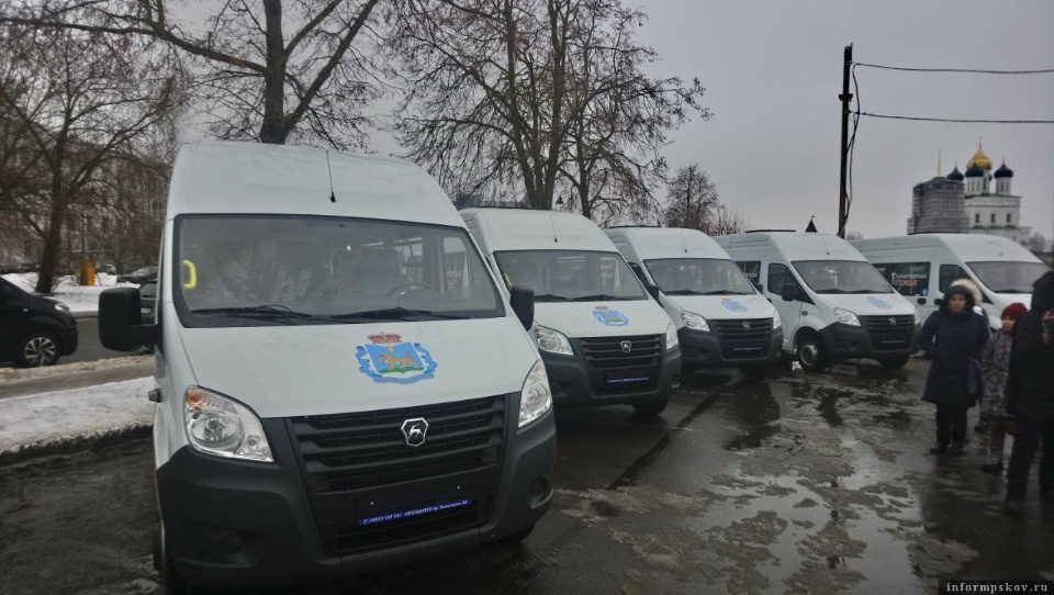 Председатель Псковского городского Совета ветеранов поддержал традицию вручения машин многодетным семьям 