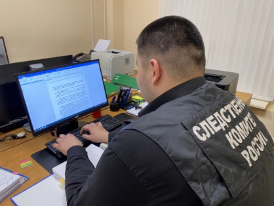 Избившая и пытавшаяся сжечь мужчину псковичка предстанет перед судом 