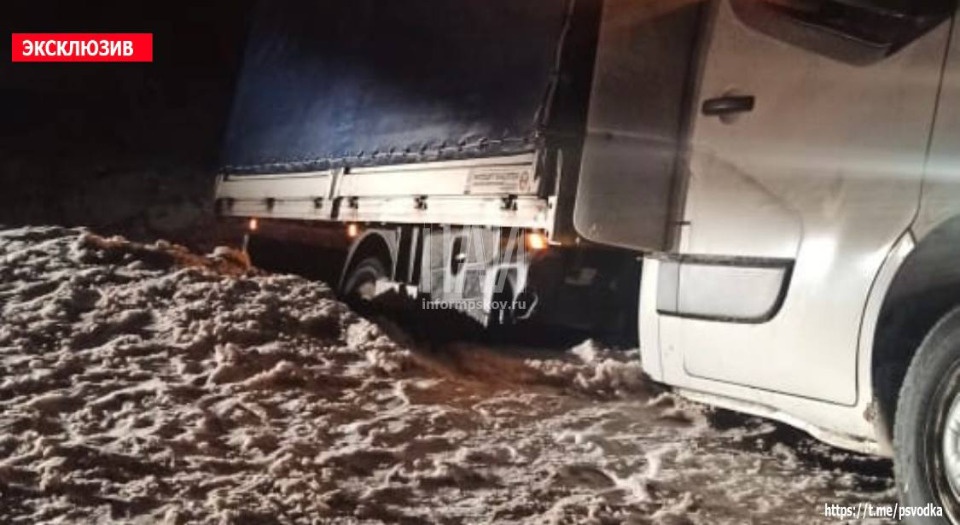 Авария произошла на трассе в Великолукском районе