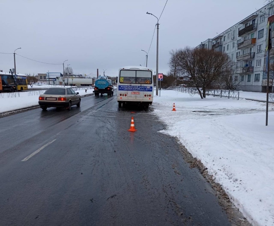 В Пскове в результате аварии пострадал пассажир маршрутки В Пскове в результате аварии пострадал пассажир маршрутки