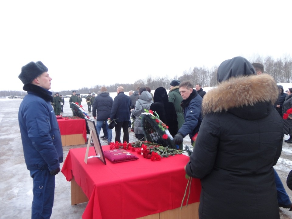 На территории аэродрома Веретье состоялась церемония прощания с героями-авиаторами На территории аэродрома Веретье состоялась церемония прощания с героями-авиаторами
