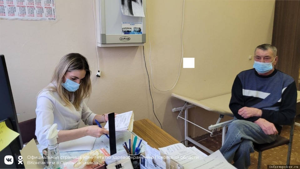 Медики Псковской областной больницы провели выездной прием в Дедовичах 