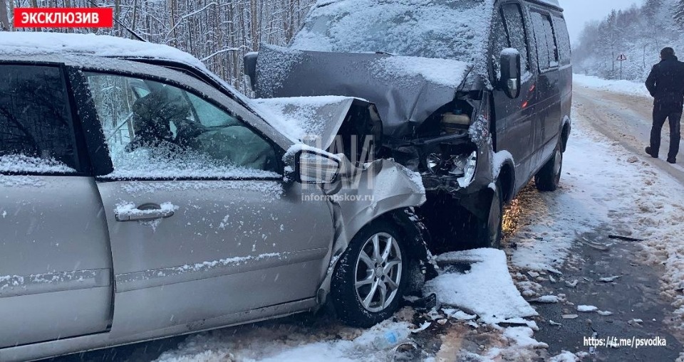 В аварии в Псковском районе пострадали шесть человек