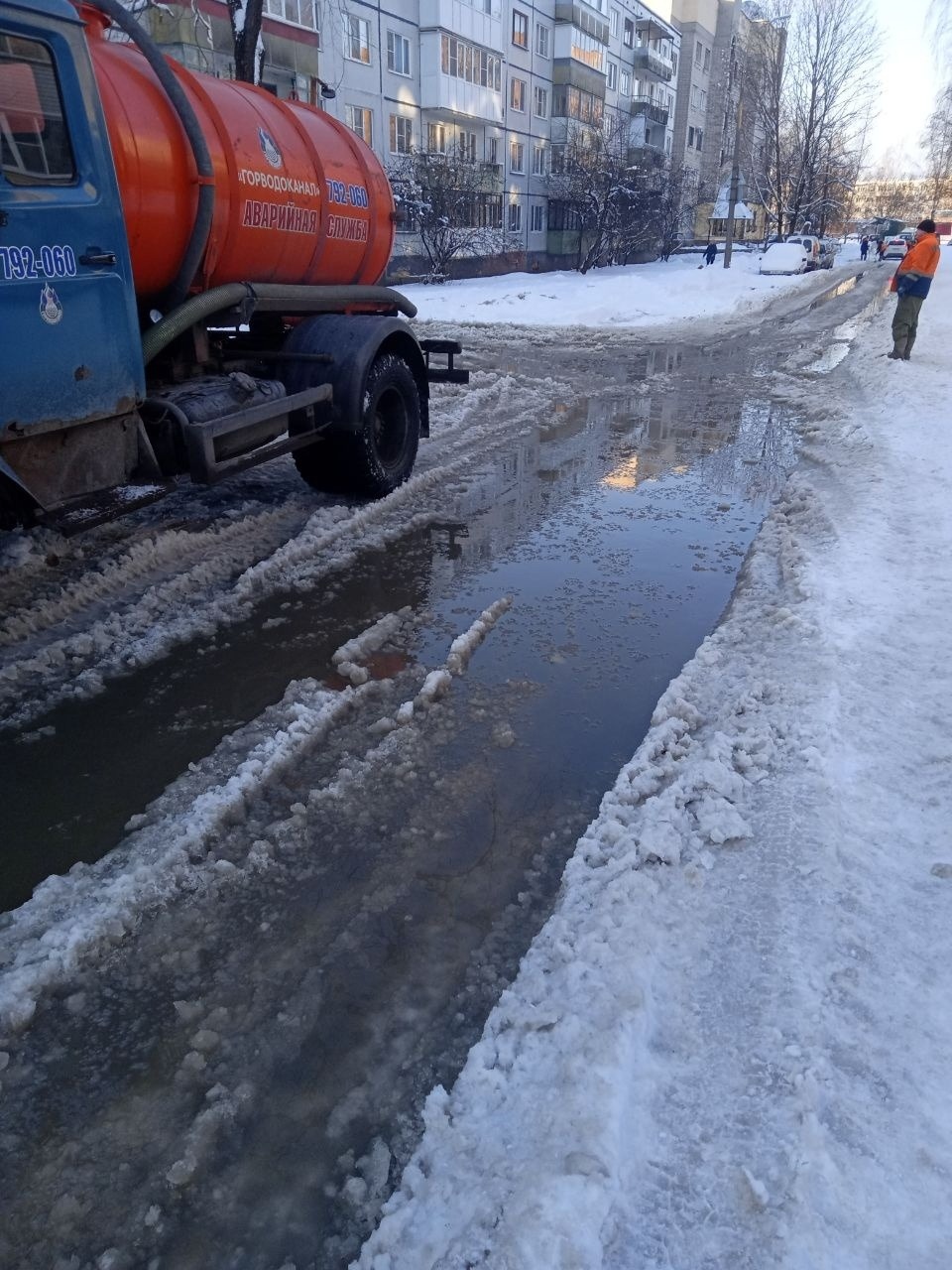 Кратковременное отключение воды возможно в трех домах в Пскове