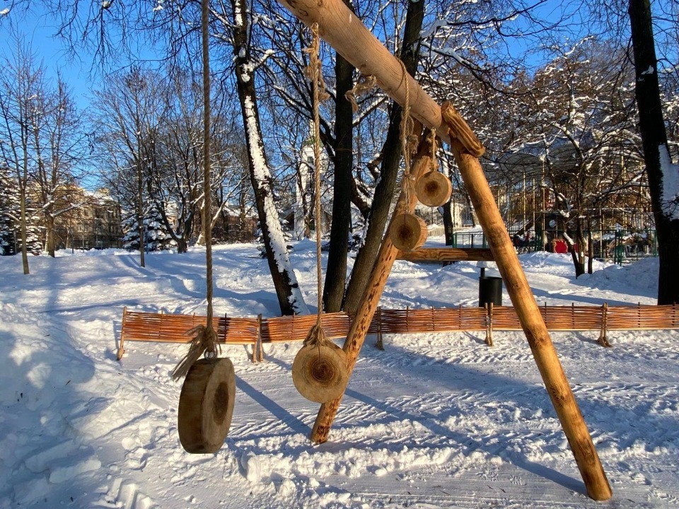 Масленичную деревню построили в Детском парке Пскова Масленичную деревню построили в Детском парке Пскова