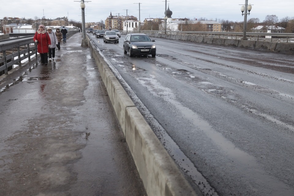 Отлить в асфальтобетоне