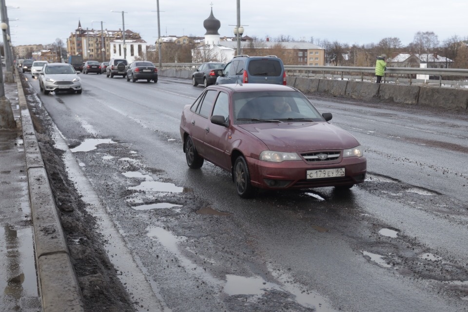 Отлить в асфальтобетоне
