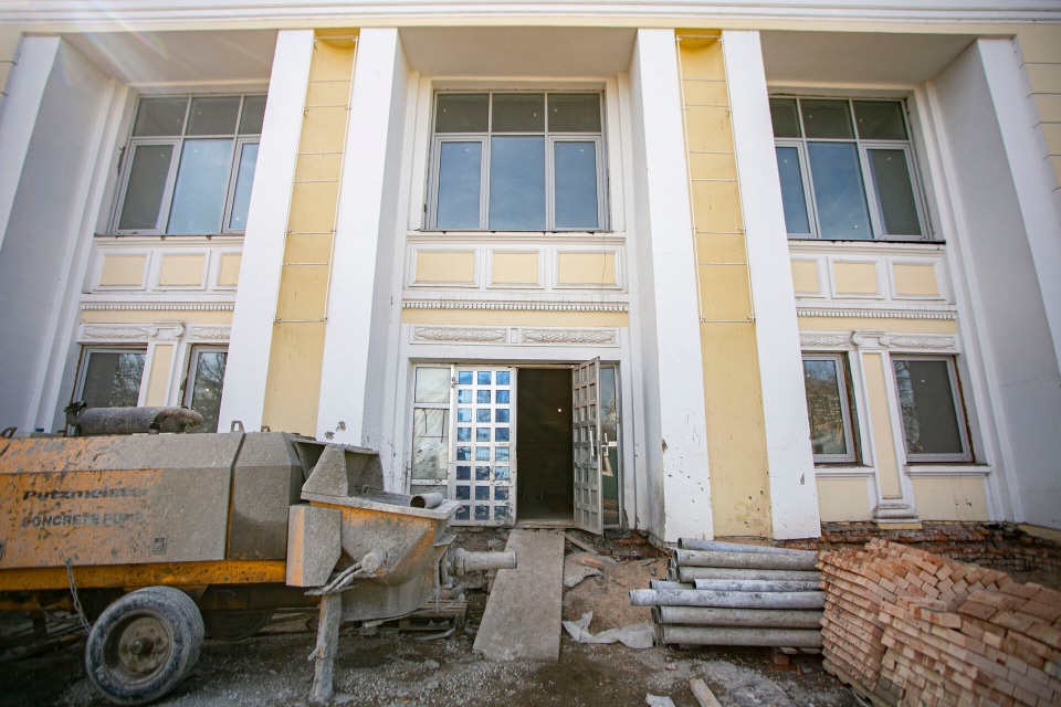 В Пскове планируют получить дополнительное финансирование на ремонт бывшего кинотеатра «Октябрь» 