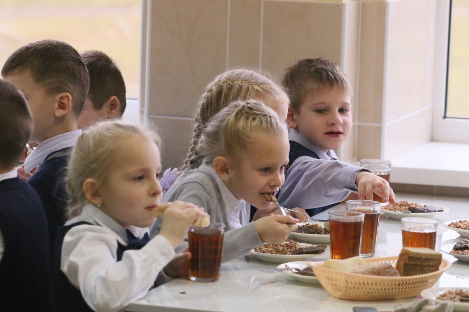 Псковские младшеклассники продолжат питаться бесплатно 