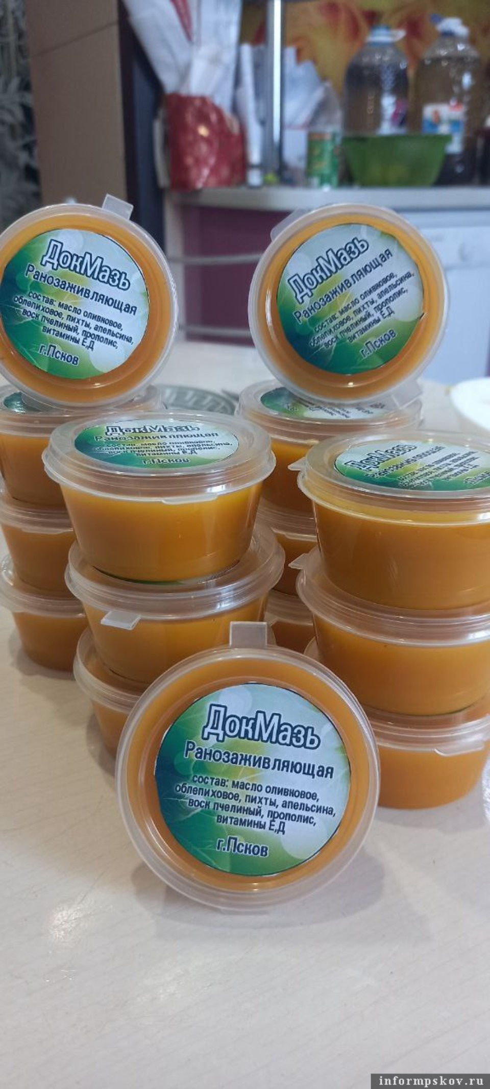 Псковички изготовили первую партию лечебной мази для бойцов в зоне СВО