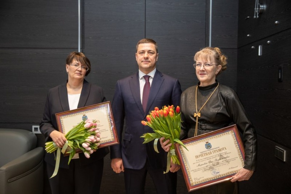 Псковский губернатор вручил Почетные грамоты работавшим в освобожденных регионах медикам