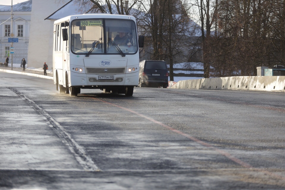 В начале июня планируется завершить реконструкцию Троицкого моста в Пскове