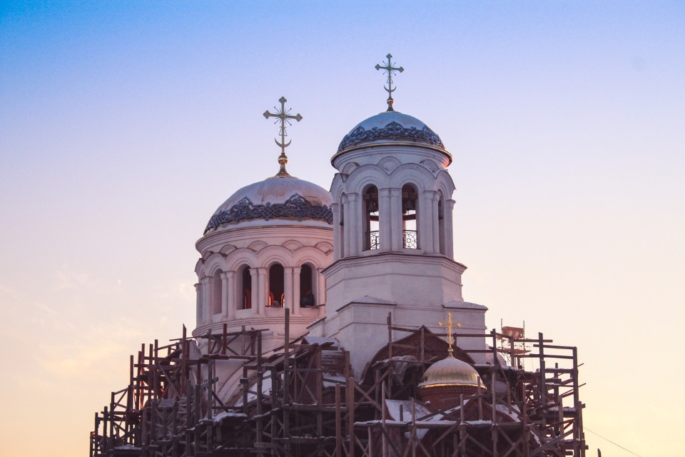 Первая Божественная литургия пройдет в строящемся храме в Дно