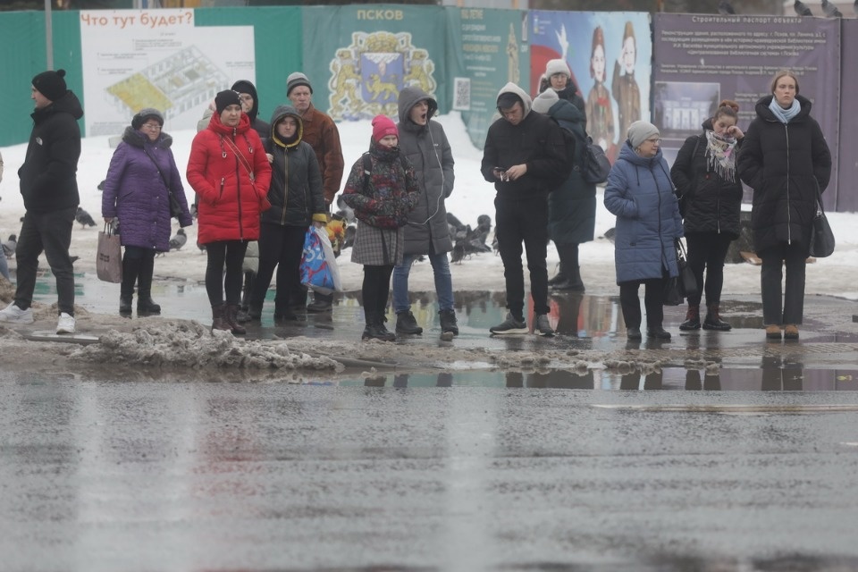 Люди и лужи