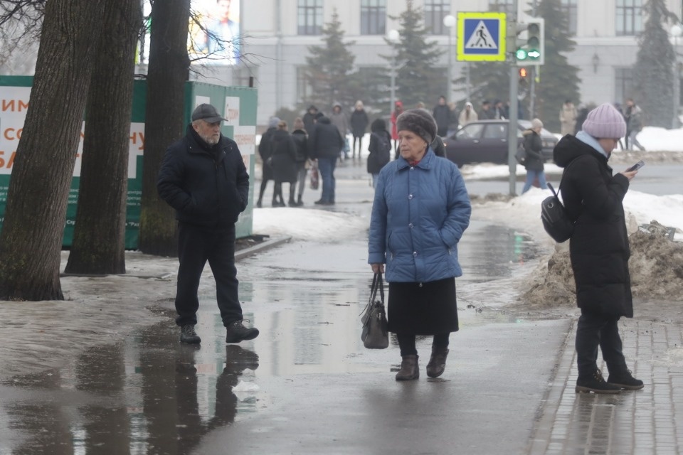 Люди и лужи